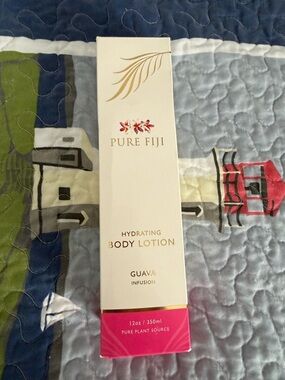 Luxurious Pure Fiji - Hydrating Guava Body Lotion - Pink